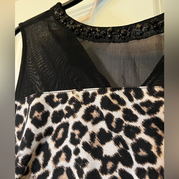 Worthington Woman Size 1X Sleeveless Blouse Animal Print and Embellished Collar - Picture 3 of 4